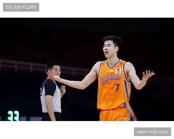 郭昊文这自律程度，连健身房镜子都开始反光了